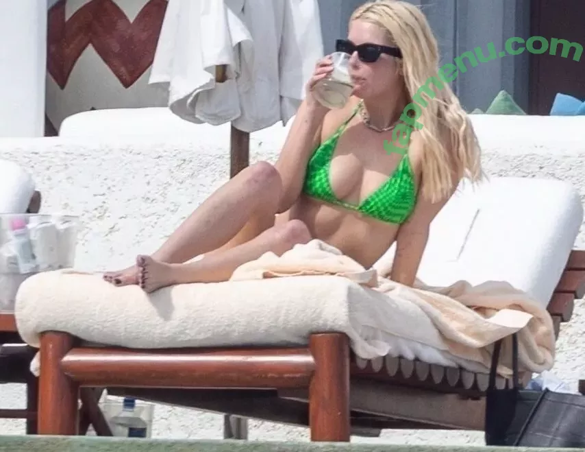 Ashley Benson nude photo #1041 (AshBenzo / ashley_benson1 / ashleybenson)