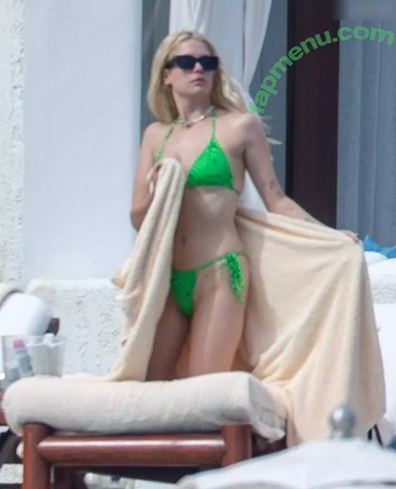 Ashley Benson nude photo #1049 (AshBenzo / ashley_benson1 / ashleybenson)