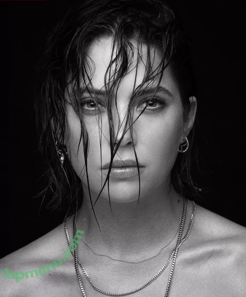 Ashley Benson nude photo #1145 (AshBenzo / ashley_benson1 / ashleybenson)