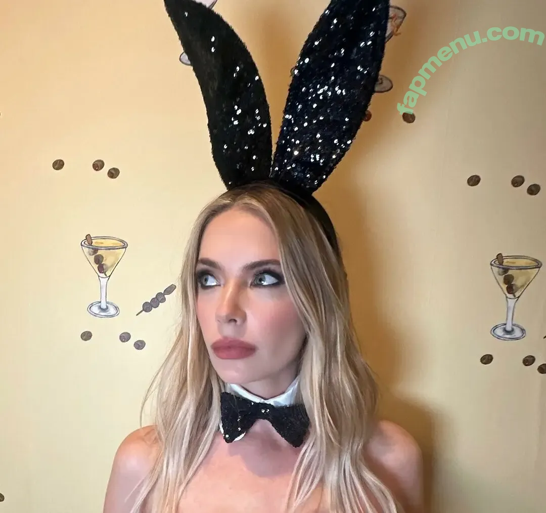 Ashley Benson nude photo #1362 (AshBenzo / ashley_benson1 / ashleybenson)