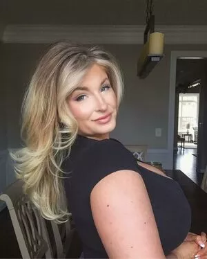 Ashley_Bridges / ashleylietzanbridges / emilybridgesfitness nude photo #0032