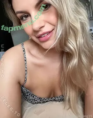 Ashley Elizabeth / Yunging19 nude photo #0023