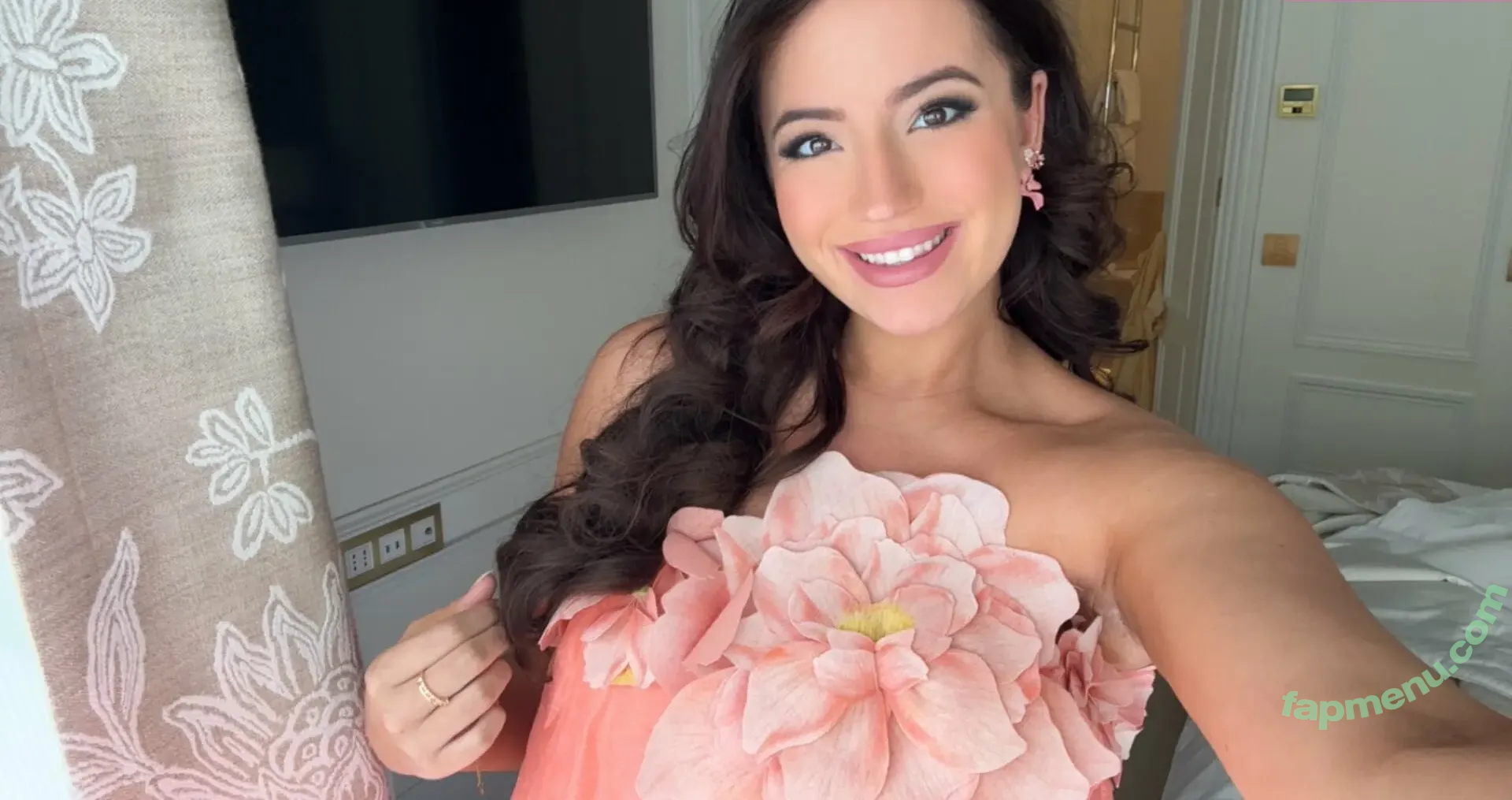 Ashley St Clair nude photo #0047 (ashleysinclair0 / ashstclair / sexlaptop / stclairashley)