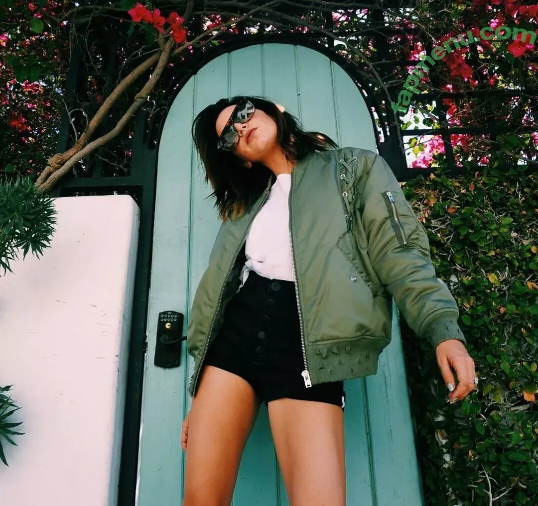 Ashley Tisdale nude photo #0097 (ashleytisdale / yummyyardie)