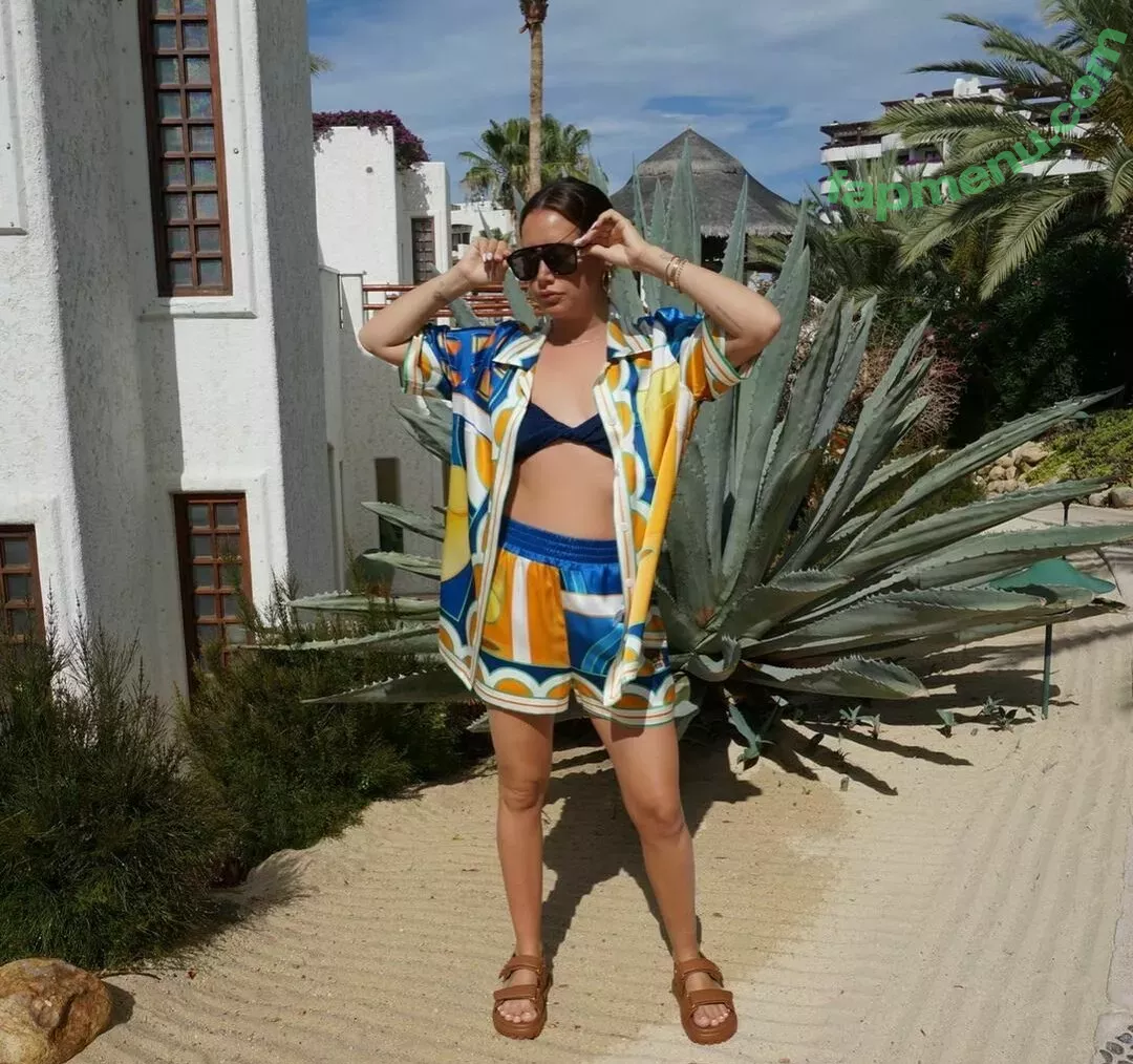 Ashley Tisdale nude photo #0114 (ashleytisdale / yummyyardie)