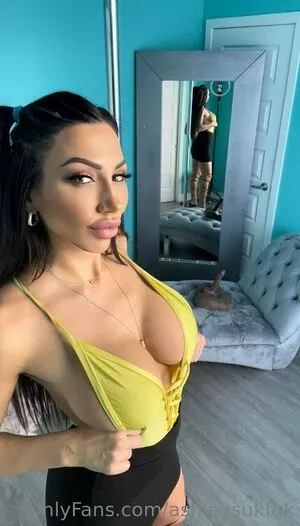 ashleysukfuk / valzzies nude photo #0999