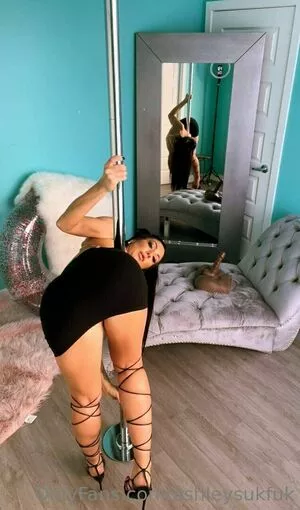 ashleysukfuk / valzzies nude photo #1000