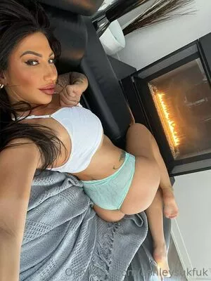 ashleysukfuk / valzzies nude photo #1021