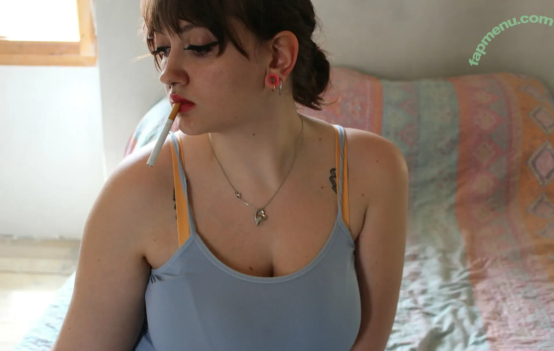 ashtray.ftsh nude photo #0004 (ashtray_arts)