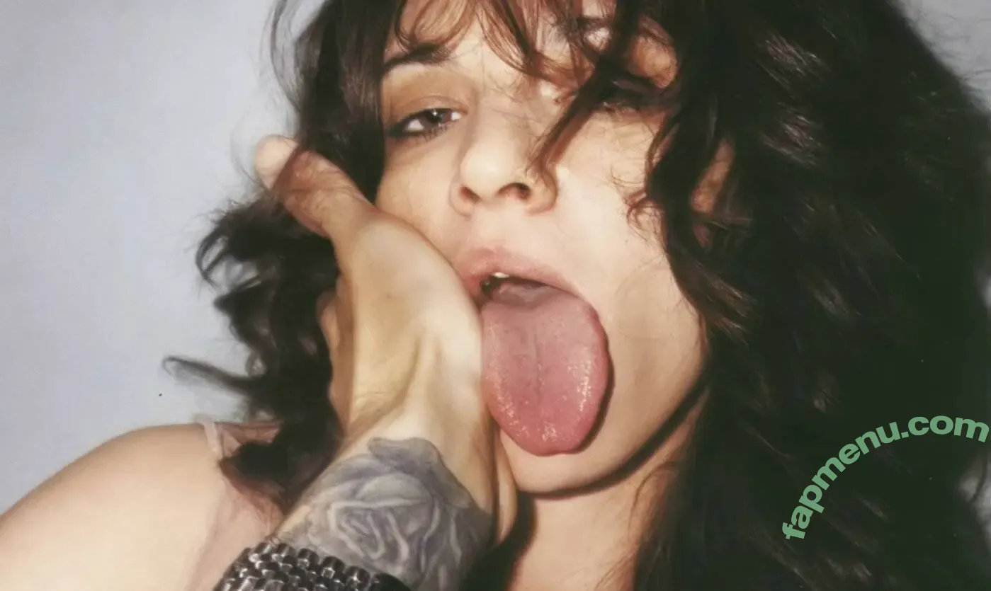 Asia Argento nude photo #0146 (asiaargento)