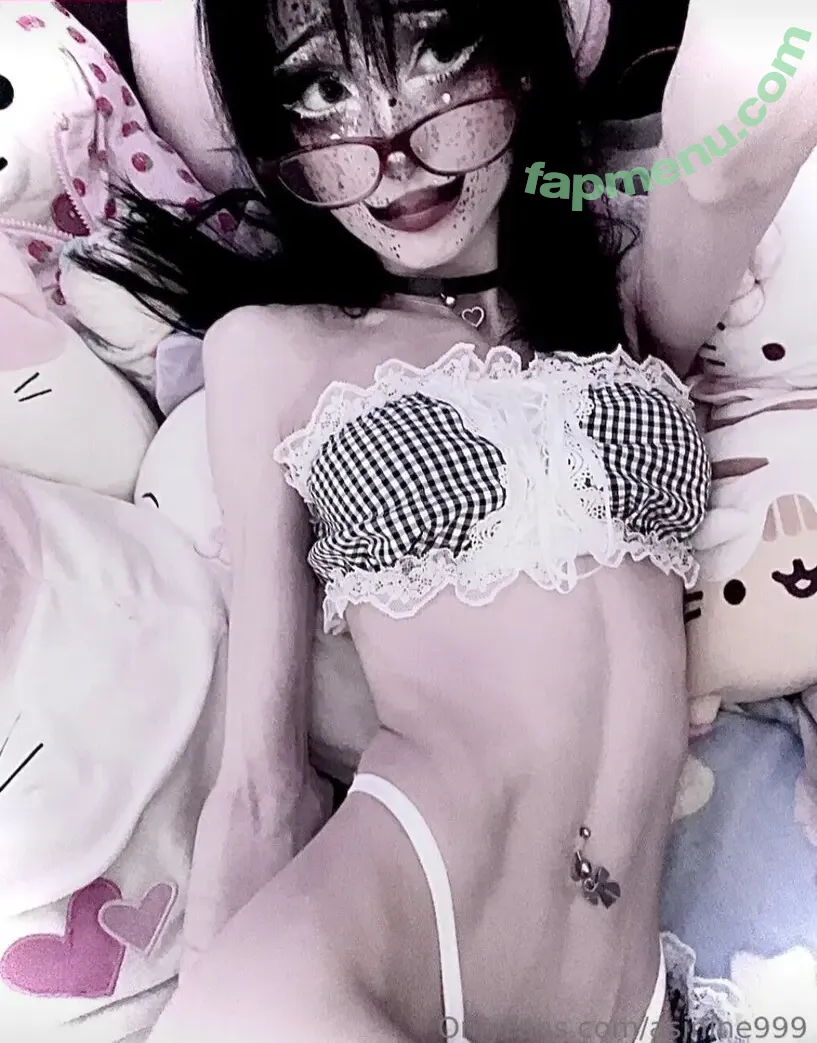 Asinine999 nude photo #0016 (Sophie)