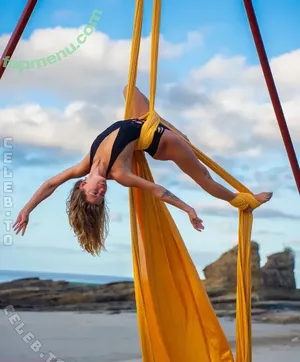 ASMRessense / gigglebubbles_ / rose477 nude photo #0012