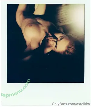  nude photo #0004