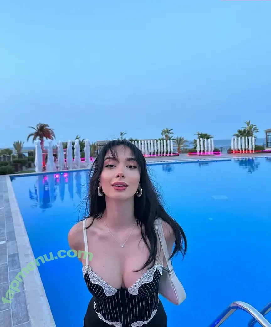 Atavratmiyav nude photo #0033 (Merve Cin / atavrattmiiyav)