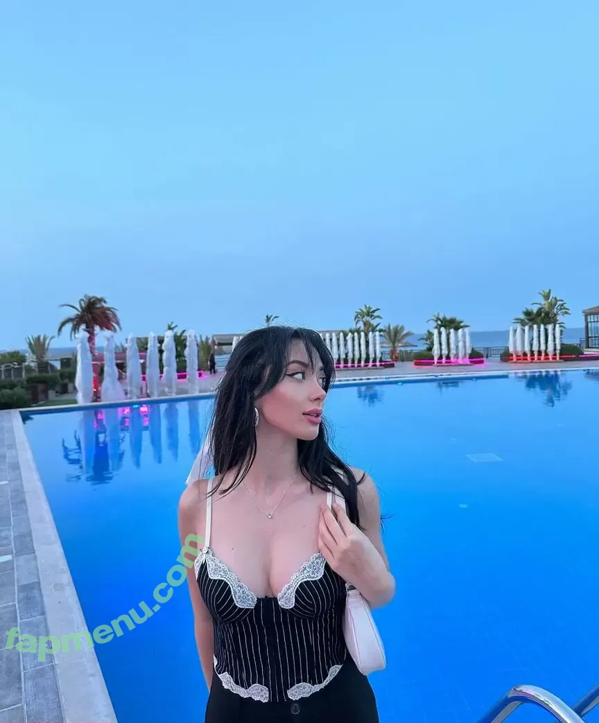 Atavratmiyav nude photo #0034 (Merve Cin / atavrattmiiyav)