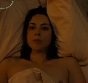 Aubrey Plaza / plazadeaubrey nude photo #0071