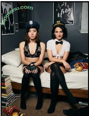 Aubrey Plaza / plazadeaubrey nude photo #0110