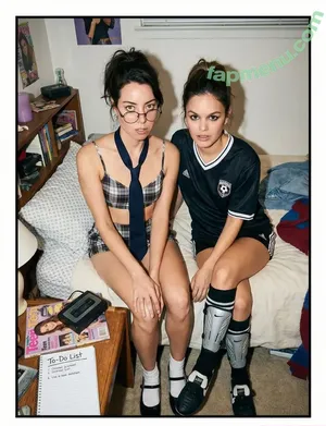 Aubrey Plaza / plazadeaubrey nude photo #0118