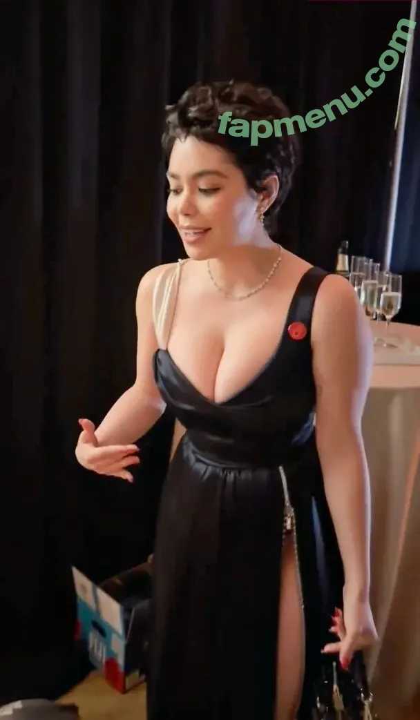 Aulii Cravalho nude photo #0205 (AuliiCravalho / Auli’i Cravalho)