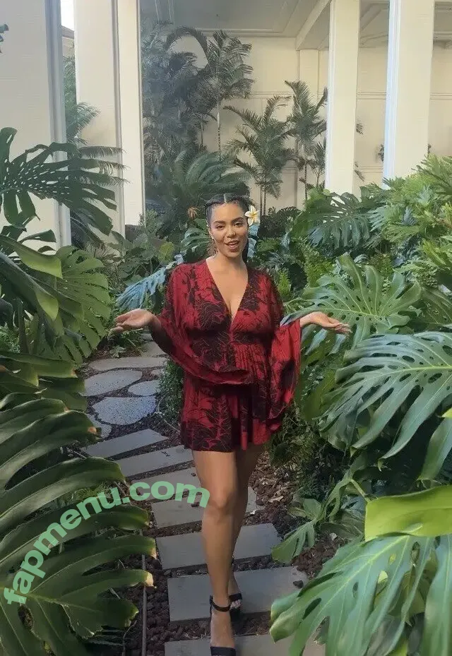 Aulii Cravalho nude photo #0309 (AuliiCravalho / Auli’i Cravalho)