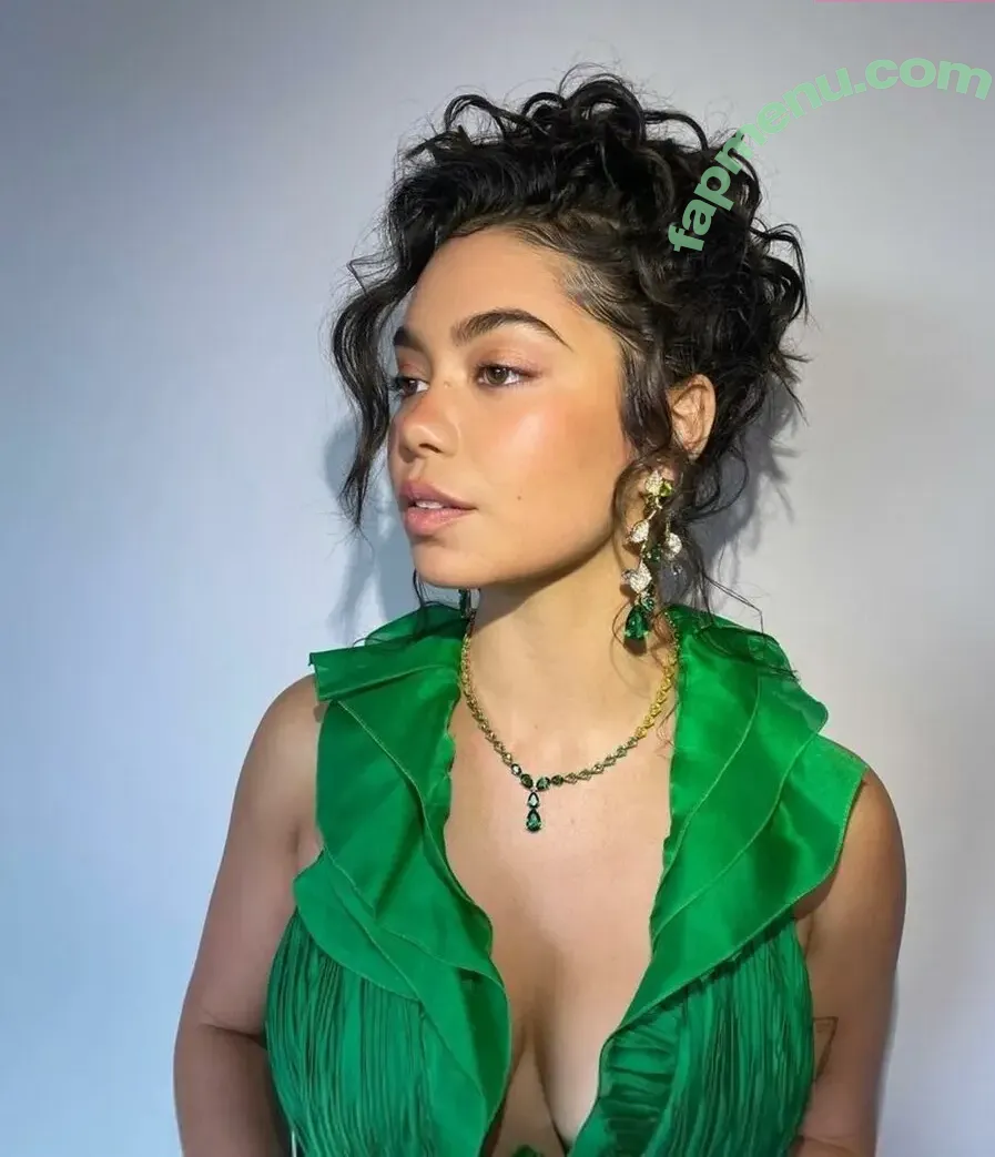 Aulii Cravalho nude photo #0337 (AuliiCravalho / Auli’i Cravalho)