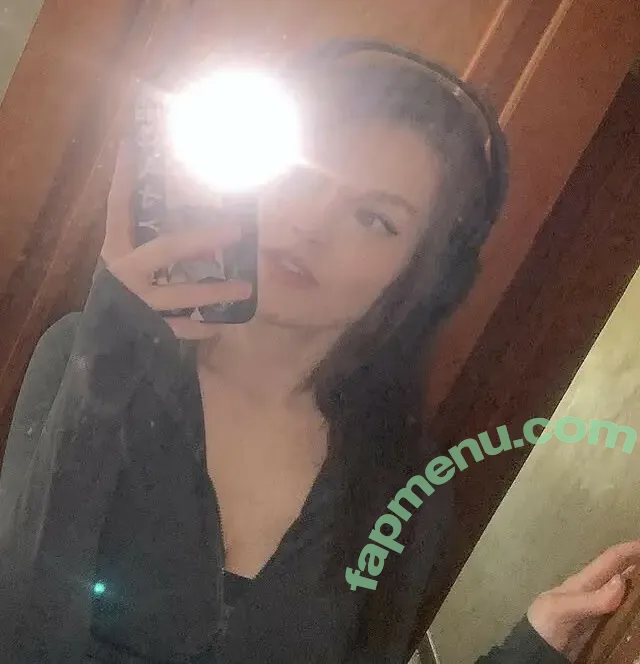 auroraiskira nude photo #0037 (kingauratv)