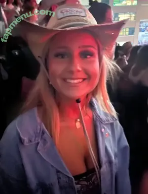 ava_hadley / Ava / XoCashPrincess1 / ava.ludwar / avaludwar nude photo #0084