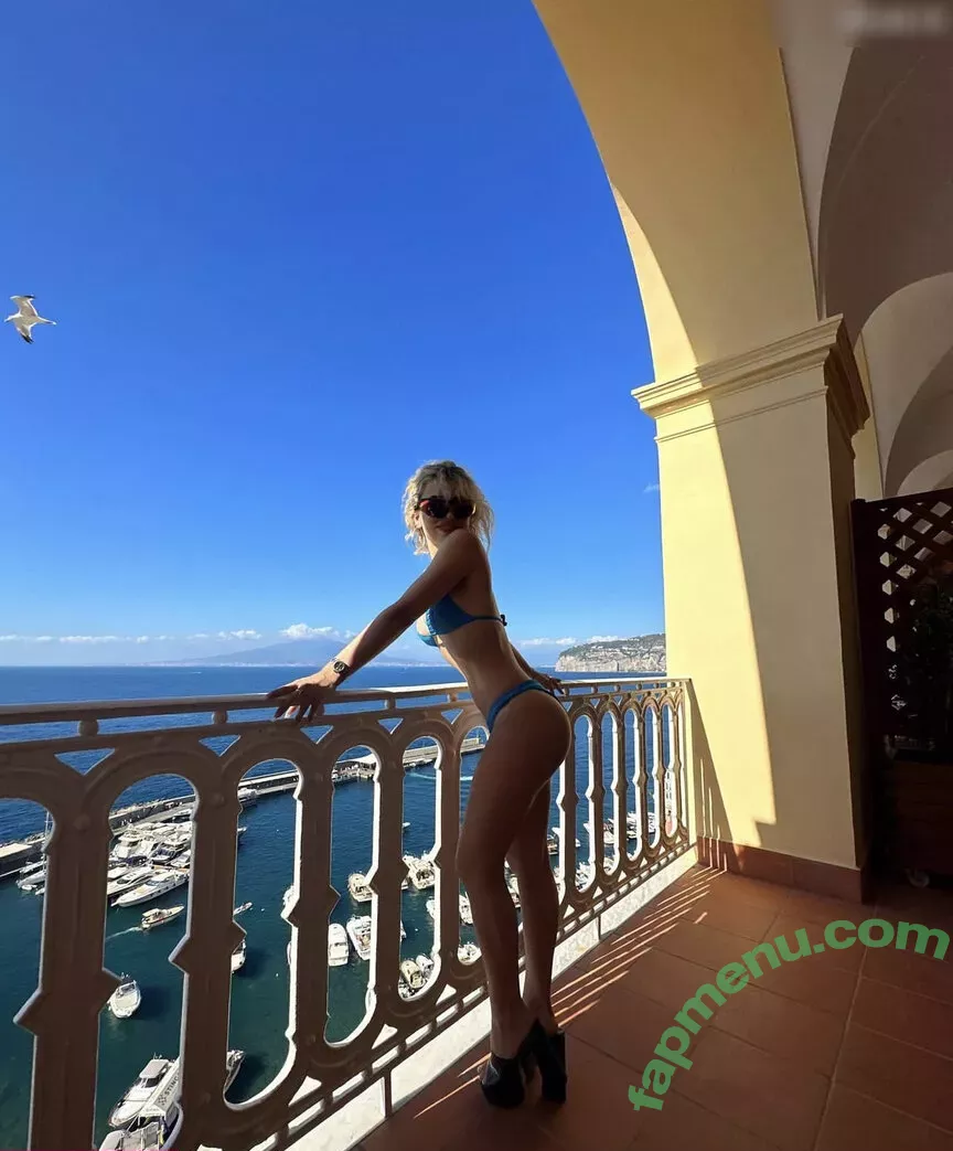 Ava Max nude photo #1159 (AvaMax / plharleyquinn)