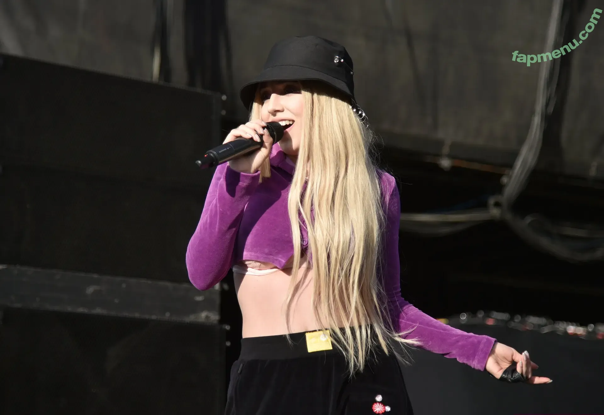 Ava Max nude photo #1877 (AvaMax / plharleyquinn)