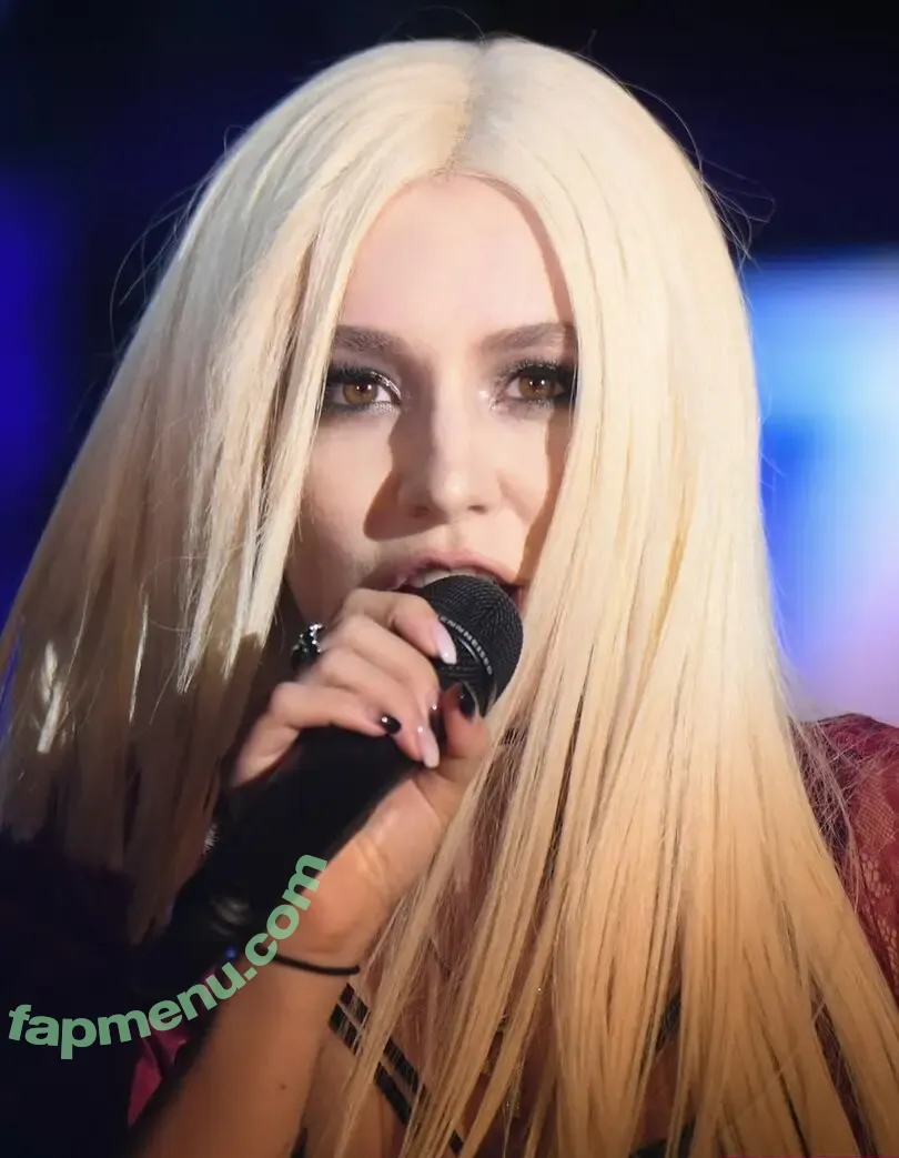 Ava Max nude photo #2285 (avamax / plharleyquinn)