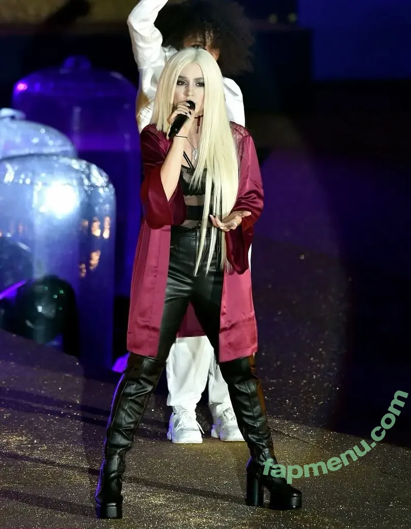 Ava Max nude photo #2290 (avamax / plharleyquinn)
