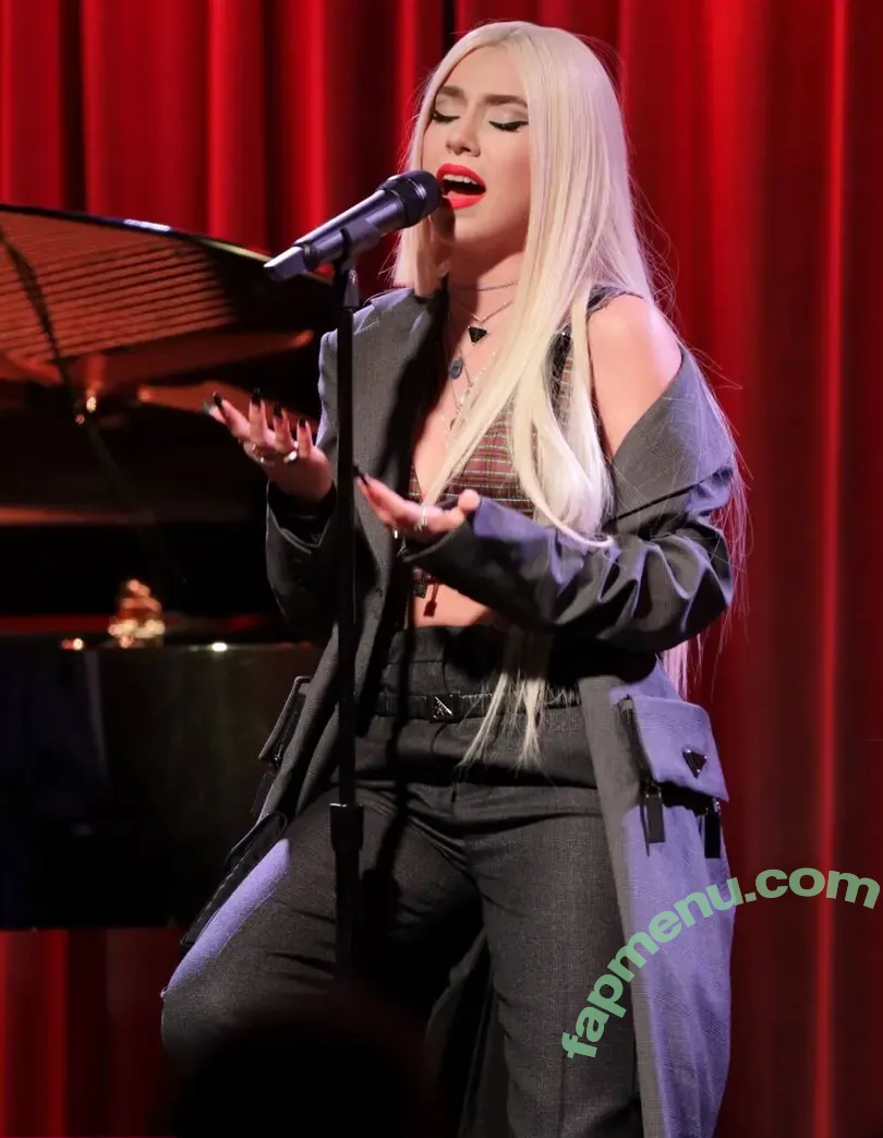 Ava Max nude photo #2314 (avamax / plharleyquinn)