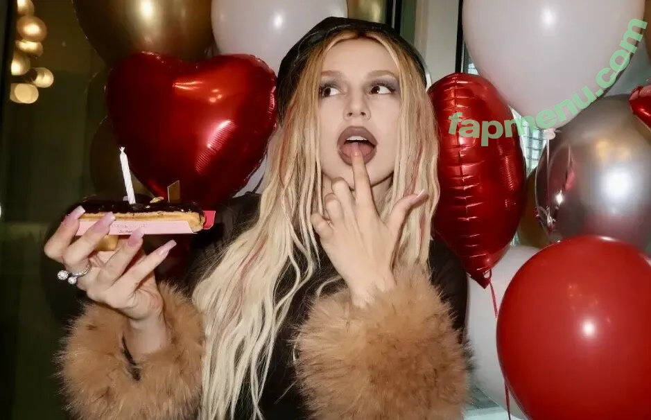 Ava Max nude photo #2525 (avamax / plharleyquinn)