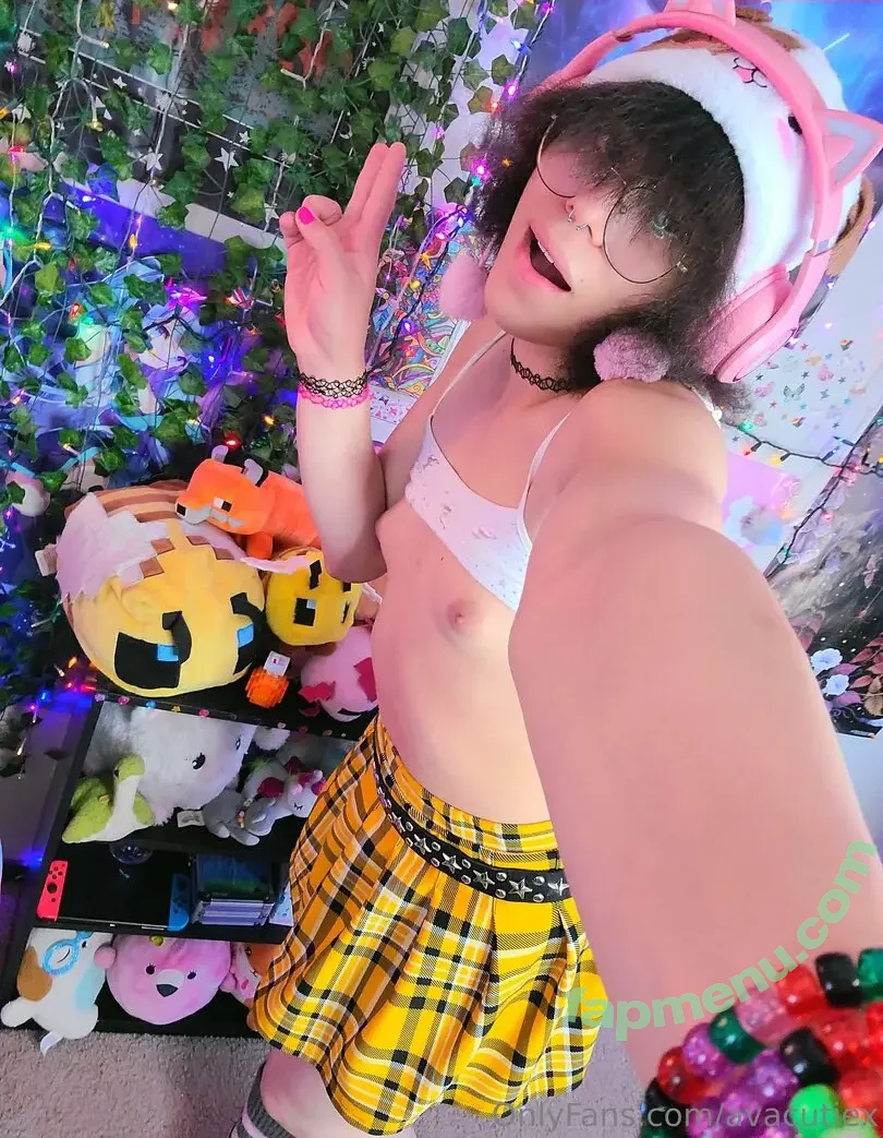 avacutiex nude photo #0028 (avacutiexx)