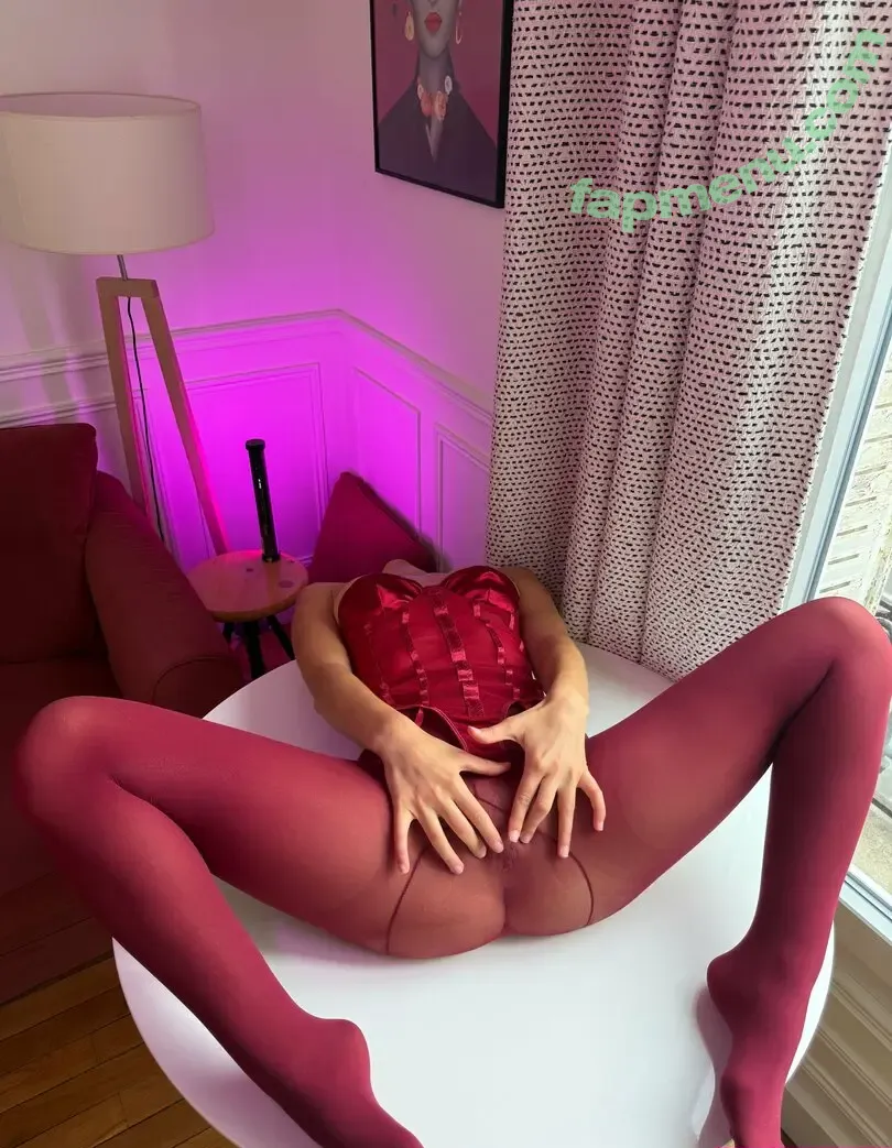 ave.estel nude photo #0102 (ave.estel.wild)