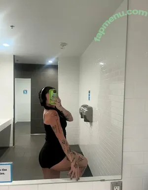 averylove23 / averylaine23 nude photo #0003