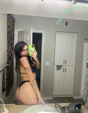 averylove23 / averylaine23 nude photo #0017