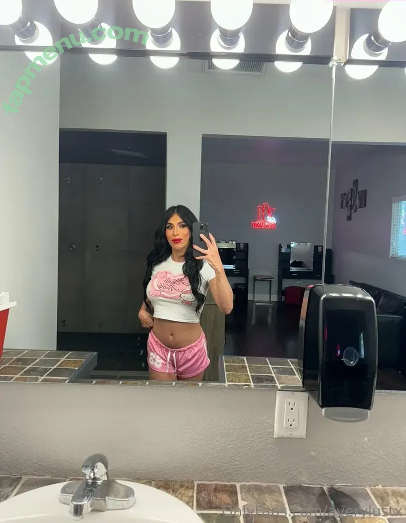 averylustx nude photo #0030 (averylustx)