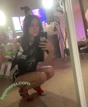 Aveziezz nude photo #0005