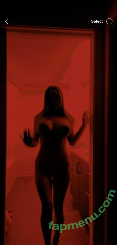 avianaviolet nude photo #0024 (avianaviolettt)