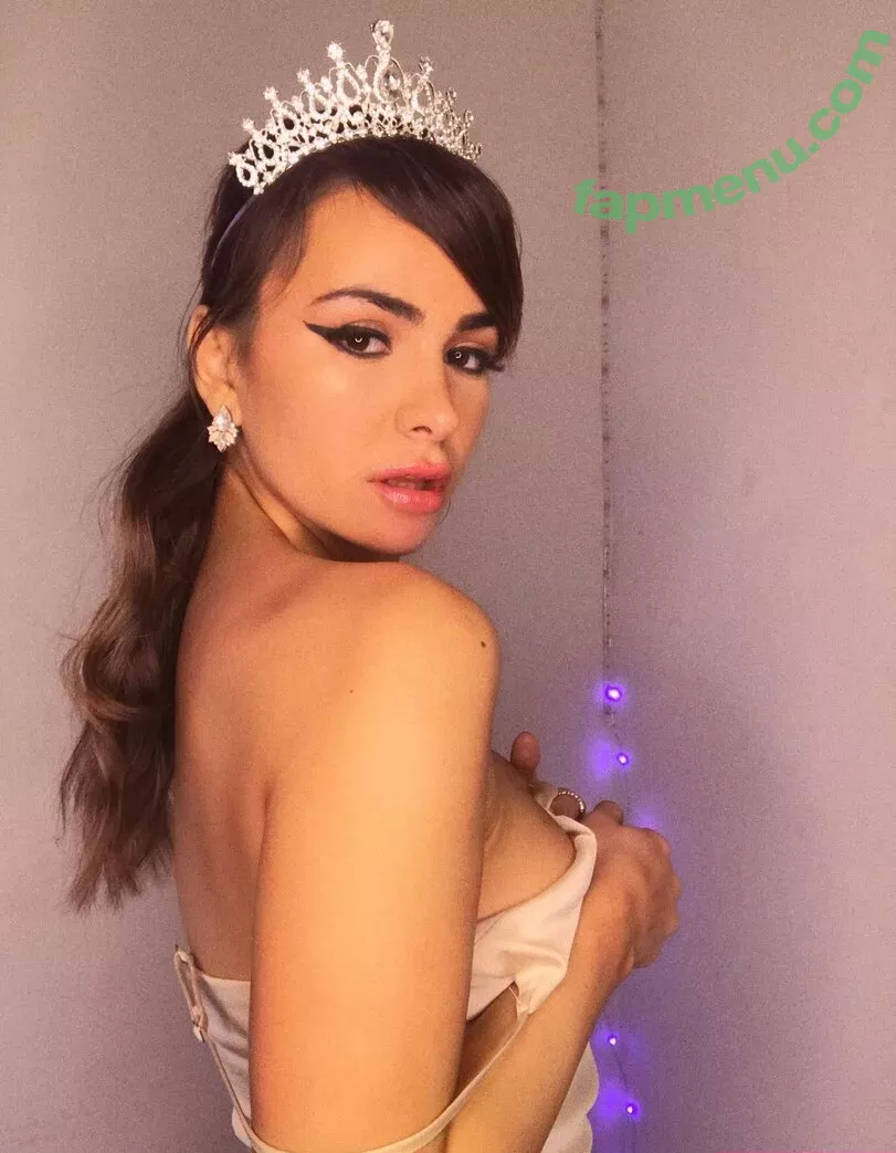 avianaviolet nude photo #0039 (avianaviolettt)