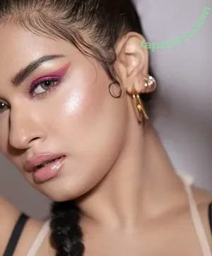Avneet Kaur / avneetkaur_13 nude photo #0152