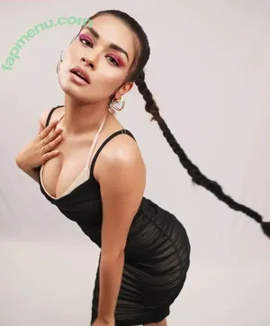 Avneet Kaur / avneetkaur_13 nude photo #0161