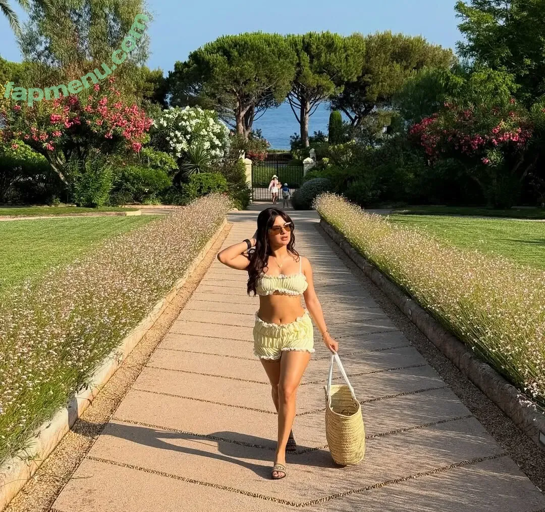 Avneet Kaur nude photo #0203 (avneetkaur_13)