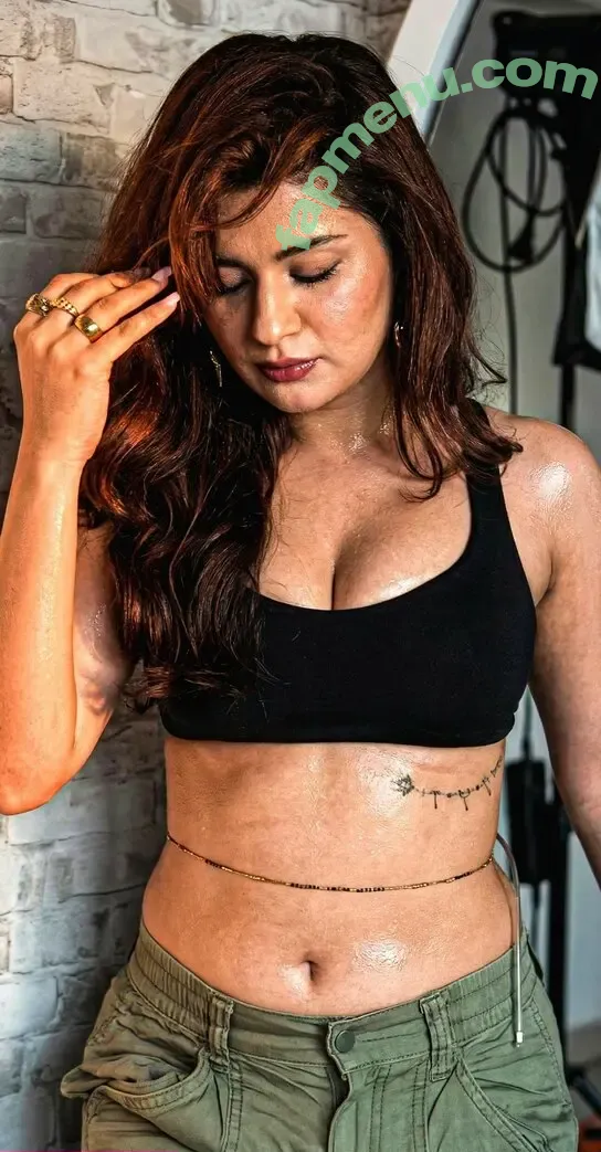 Avneet Kaur nude photo #0240 (avneetkaur_13)