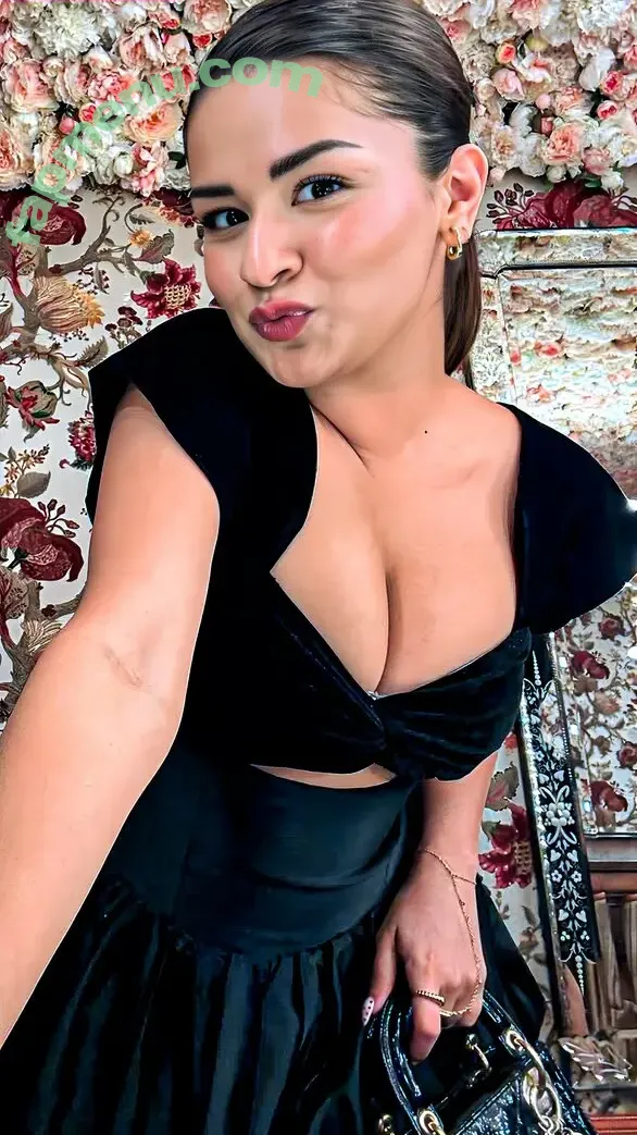 Avneet Kaur nude photo #0242 (avneetkaur_13)