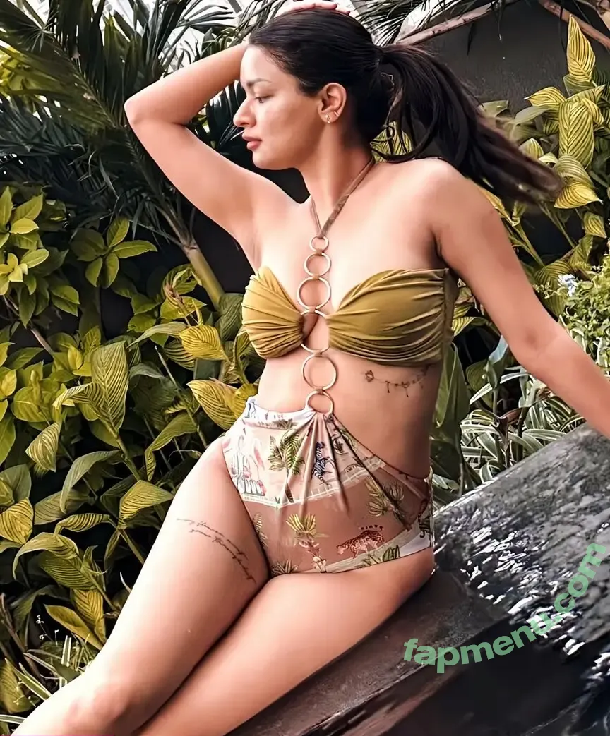 Avneet Kaur nude photo #0244 (avneetkaur_13)