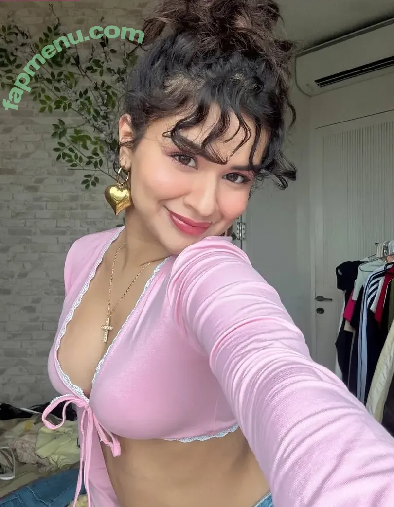 Avneet Kaur nude photo #0257 (avneetkaur_13)