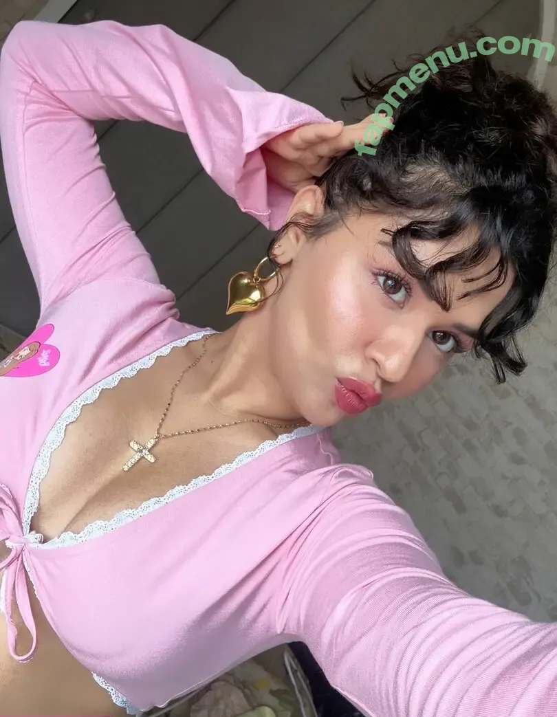 Avneet Kaur nude photo #0258 (avneetkaur_13)