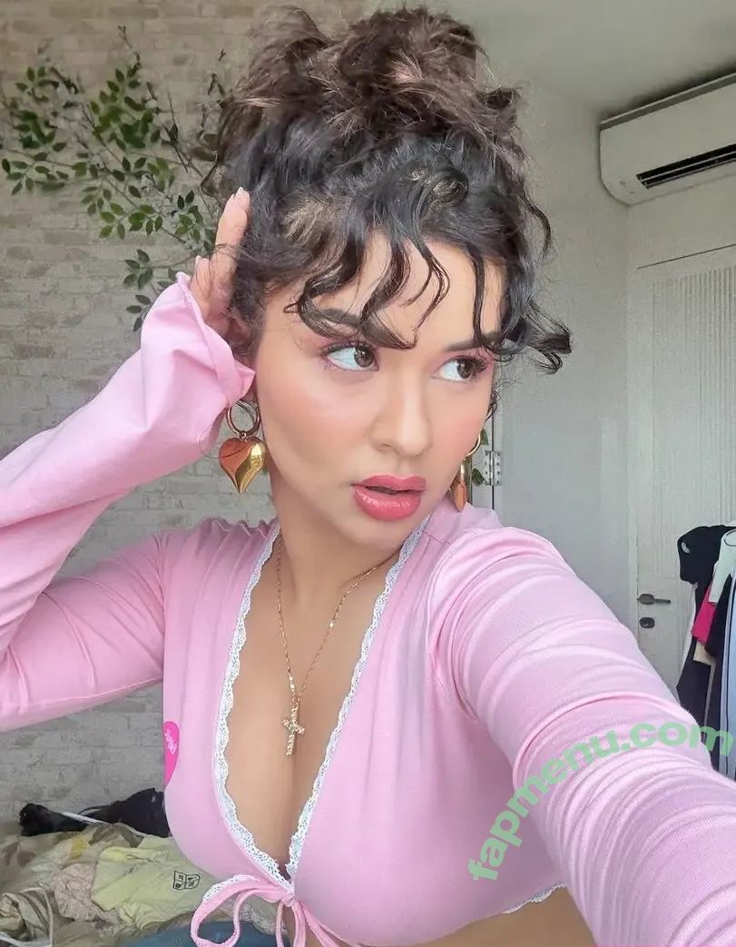 Avneet Kaur nude photo #0259 (avneetkaur_13)